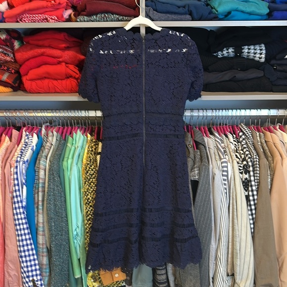 Bardot navy lace short sleeve back zipper closure lined dress size 4 - Picture 3 of 3